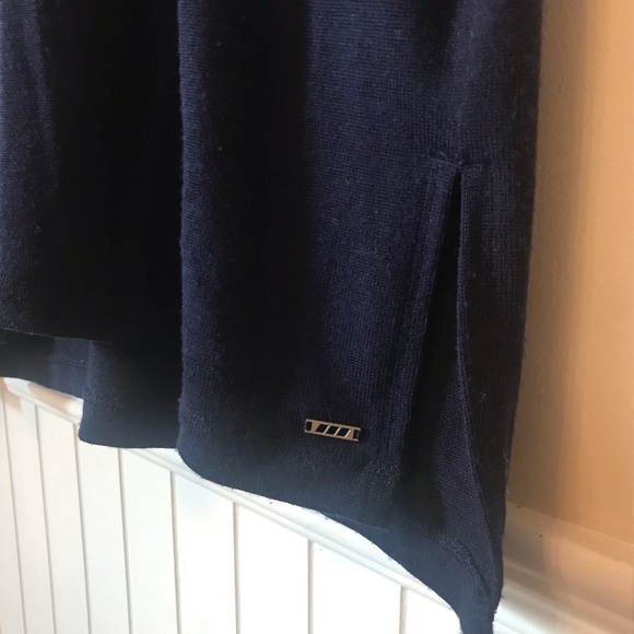 ๐$3 For $25๐ Open back Sweater - Picture 3 of 5